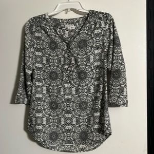 Crofts & Barrow black and white design shirt size small